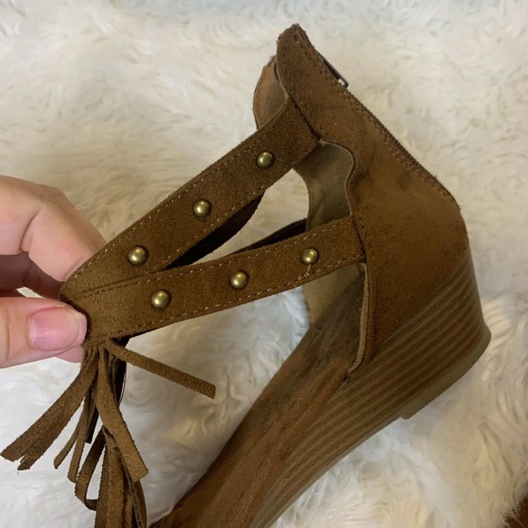 Cushion Walk Avon Sandals Brown Fringe Open Toe Vegan Suede Studded Women’s 11 - Picture 4 of 10